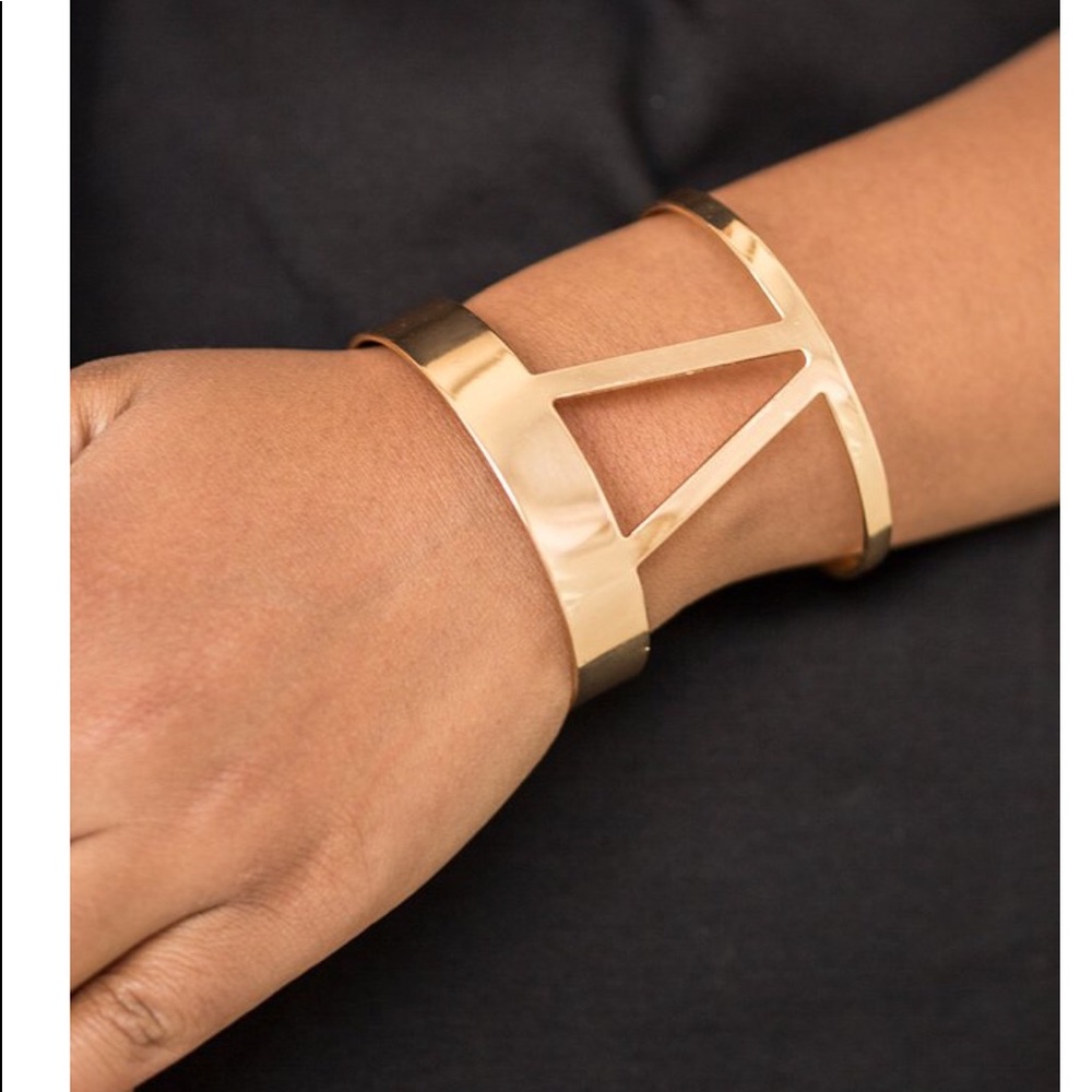 Bracelet not contain nickel or lead